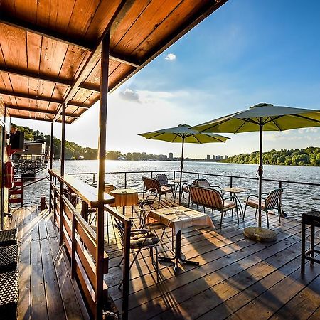 San Art Floating Hostel & Apartments بلغراد المظهر الخارجي الصورة