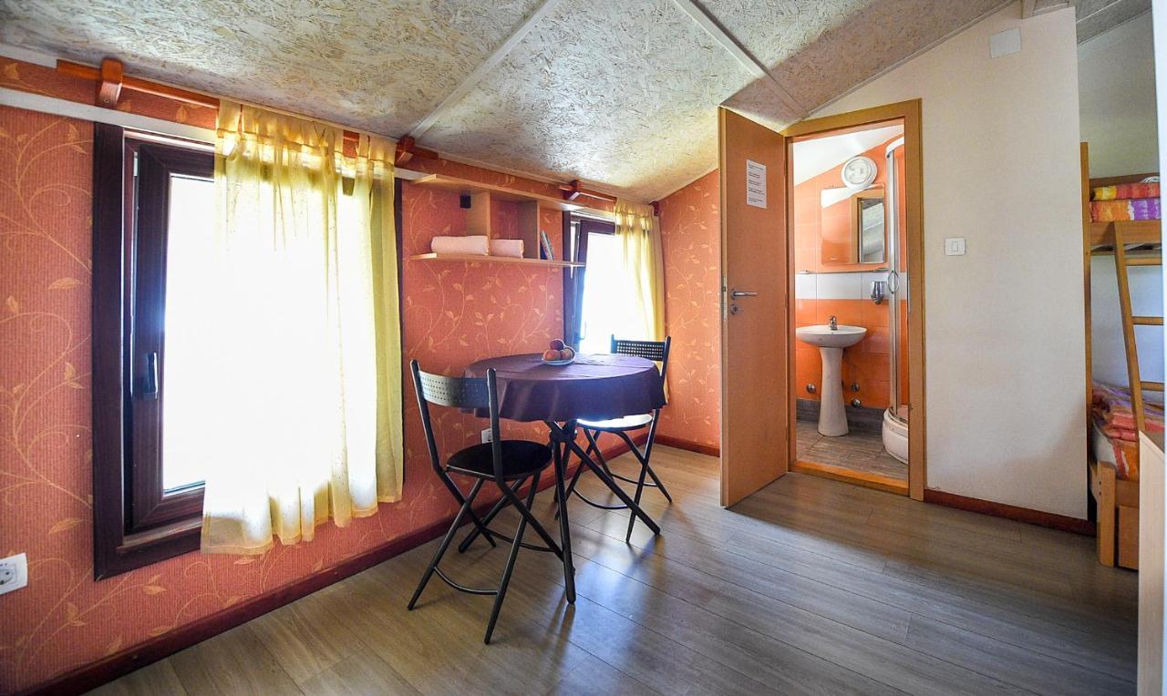 San Art Floating Hostel & Apartments بلغراد المظهر الخارجي الصورة