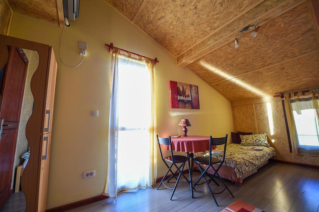 San Art Floating Hostel & Apartments بلغراد المظهر الخارجي الصورة