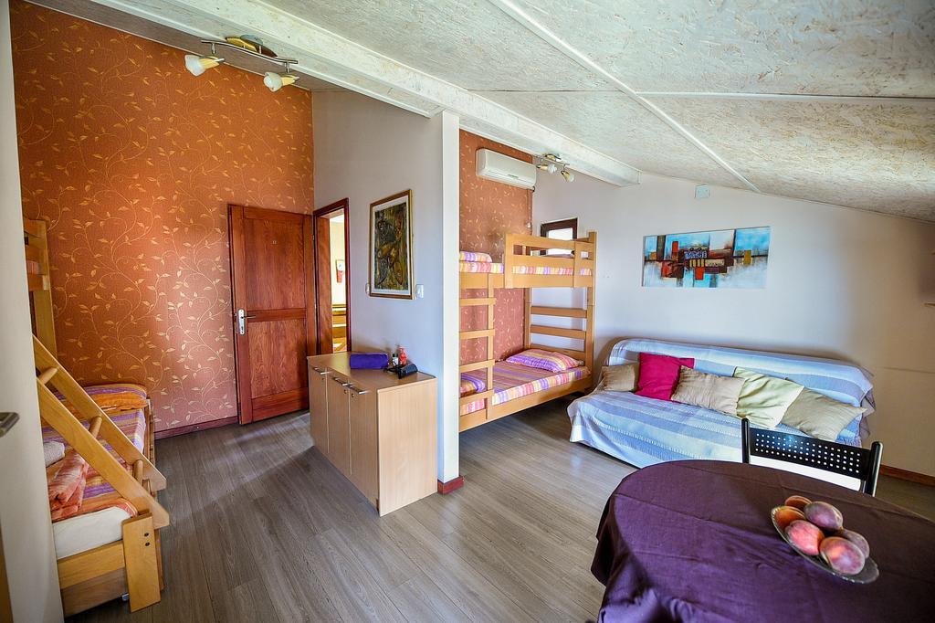 San Art Floating Hostel & Apartments بلغراد المظهر الخارجي الصورة
