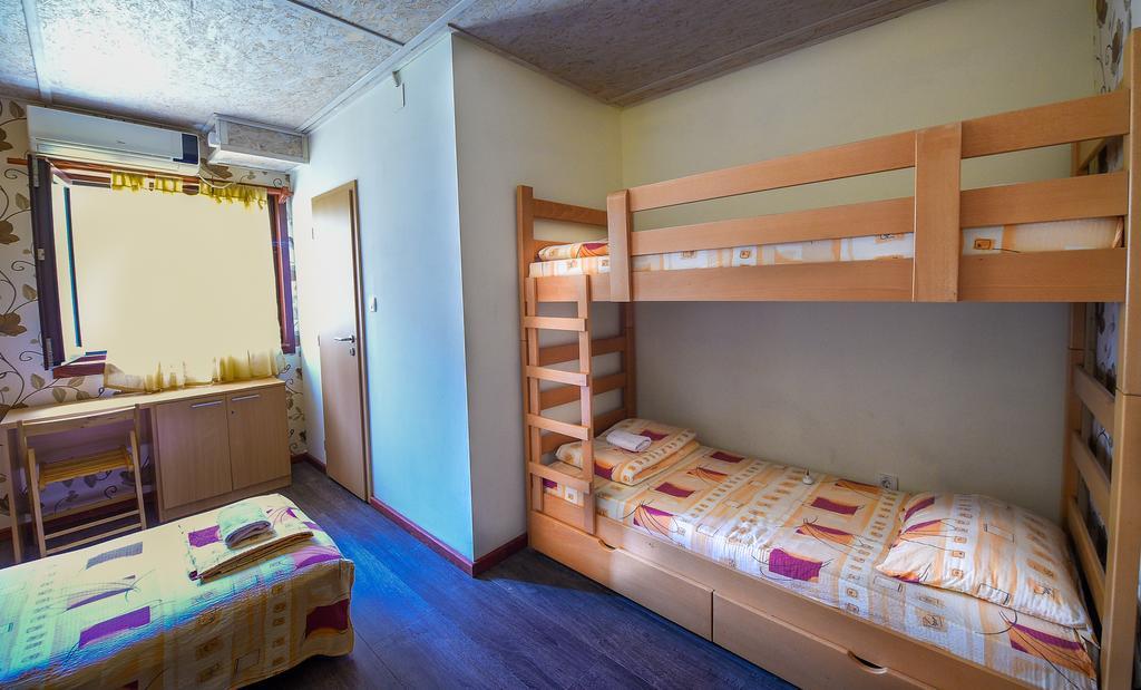 San Art Floating Hostel & Apartments بلغراد المظهر الخارجي الصورة