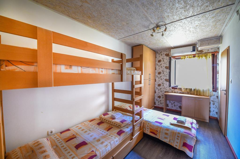 San Art Floating Hostel & Apartments بلغراد المظهر الخارجي الصورة