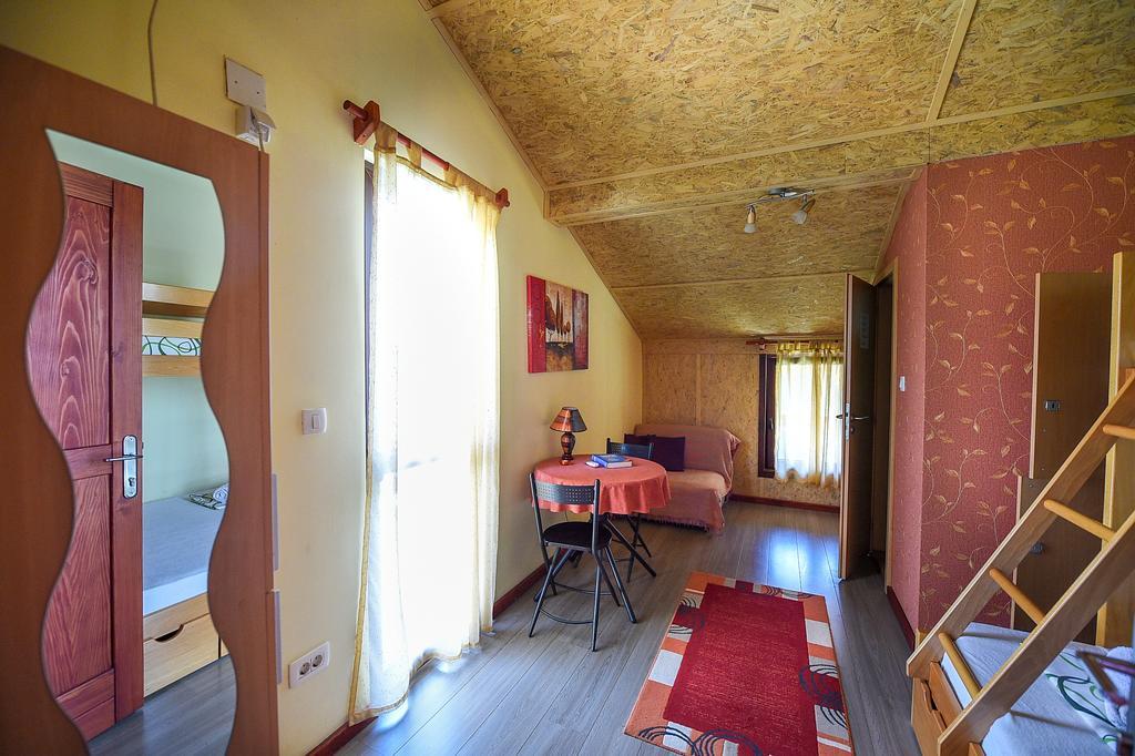 San Art Floating Hostel & Apartments بلغراد المظهر الخارجي الصورة