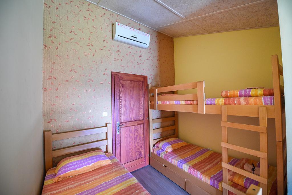 San Art Floating Hostel & Apartments بلغراد المظهر الخارجي الصورة
