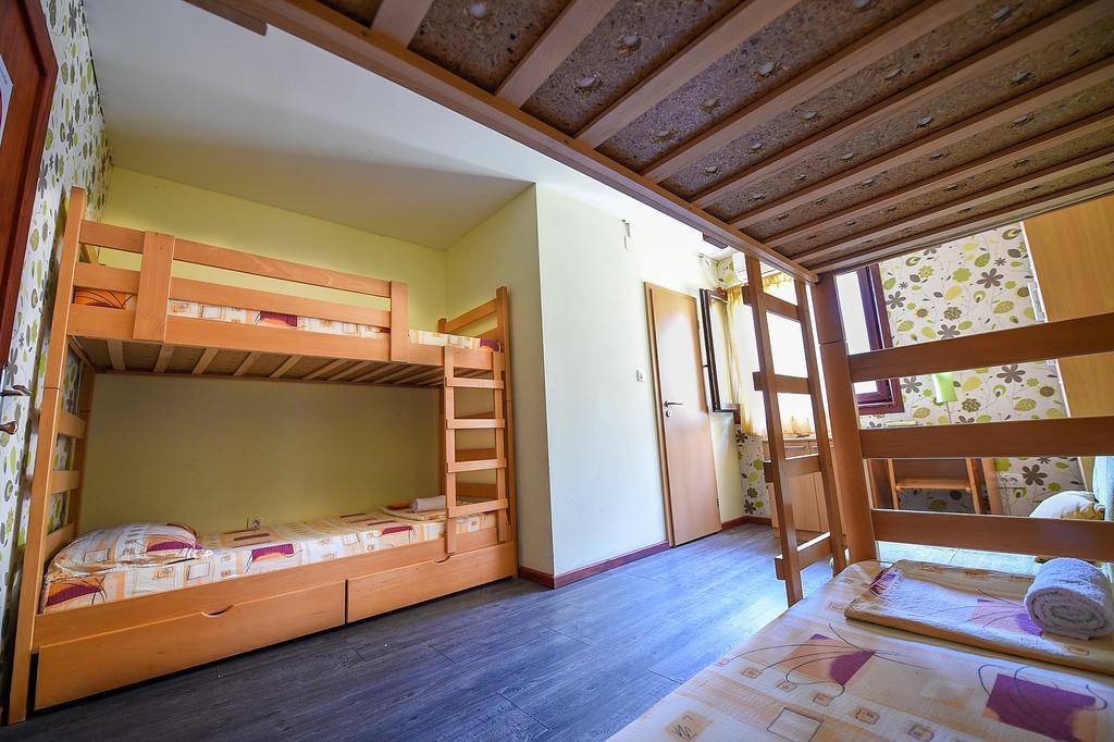 San Art Floating Hostel & Apartments بلغراد المظهر الخارجي الصورة