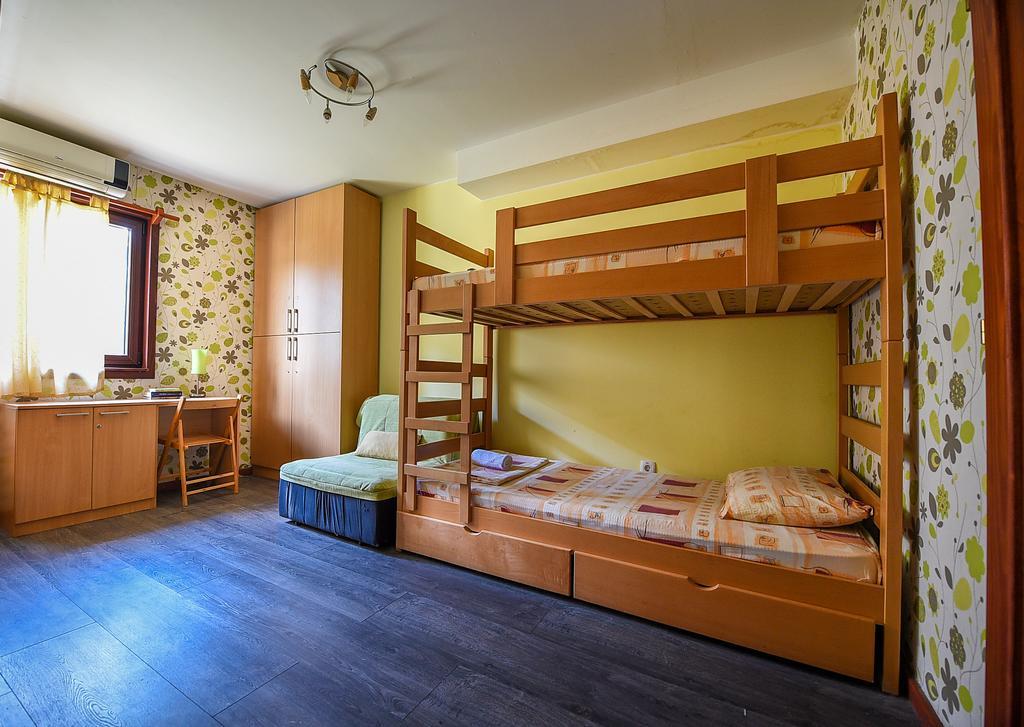 San Art Floating Hostel & Apartments بلغراد المظهر الخارجي الصورة