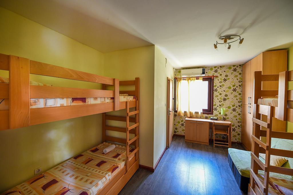 San Art Floating Hostel & Apartments بلغراد المظهر الخارجي الصورة