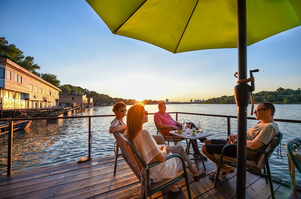 San Art Floating Hostel & Apartments بلغراد المظهر الخارجي الصورة