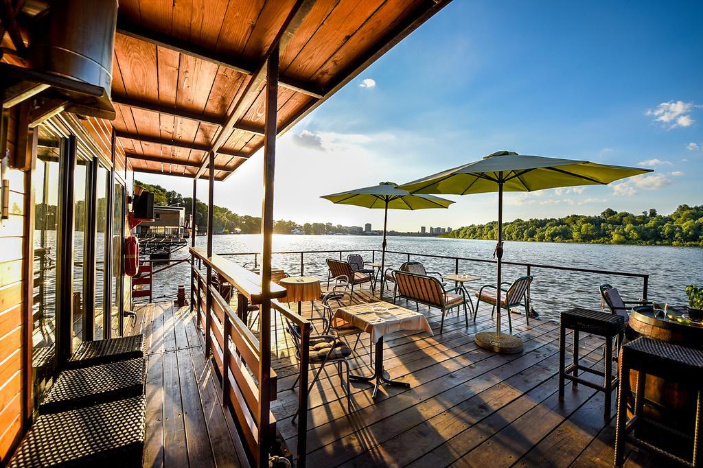 San Art Floating Hostel & Apartments بلغراد المظهر الخارجي الصورة