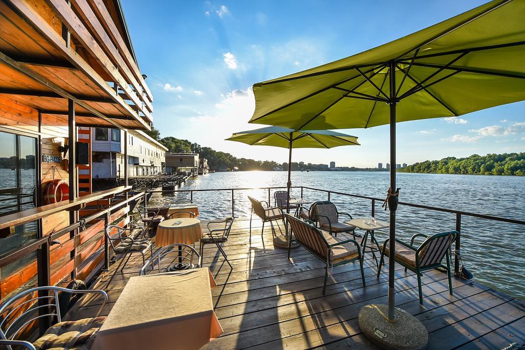 San Art Floating Hostel & Apartments بلغراد المظهر الخارجي الصورة