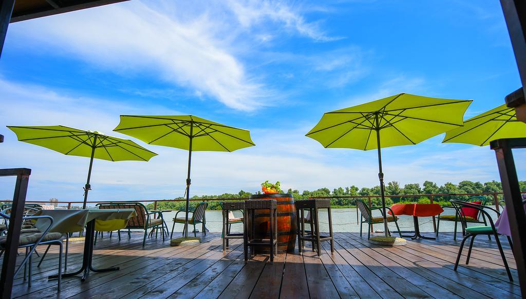 San Art Floating Hostel & Apartments بلغراد المظهر الخارجي الصورة